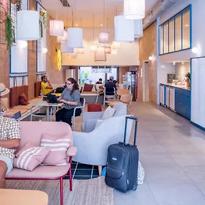Hostel Latroupe Poblenou